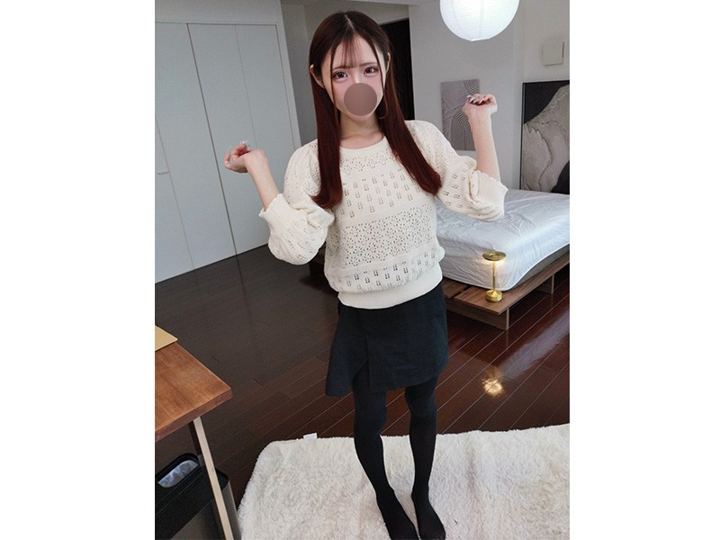 メイドももなちゃん◆私物◆白のトップスと黒のキュロットと写真