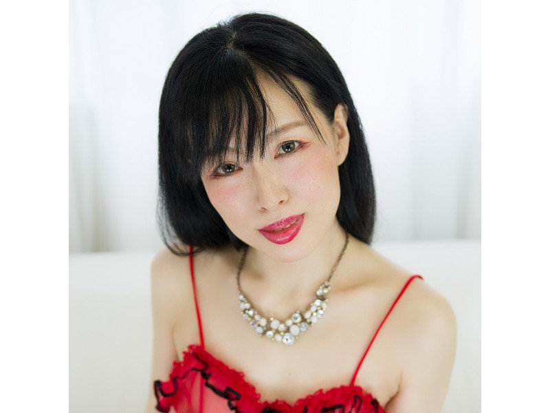 セクシーモデル☆内田みるちゃんの私物「ベビードールとパンティ」とサイン入りチェキ