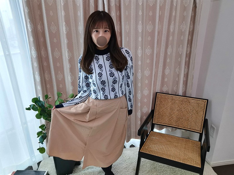 清楚系美女もえちゃん☆私物★柄物のトップスとピーチのスカートと写真