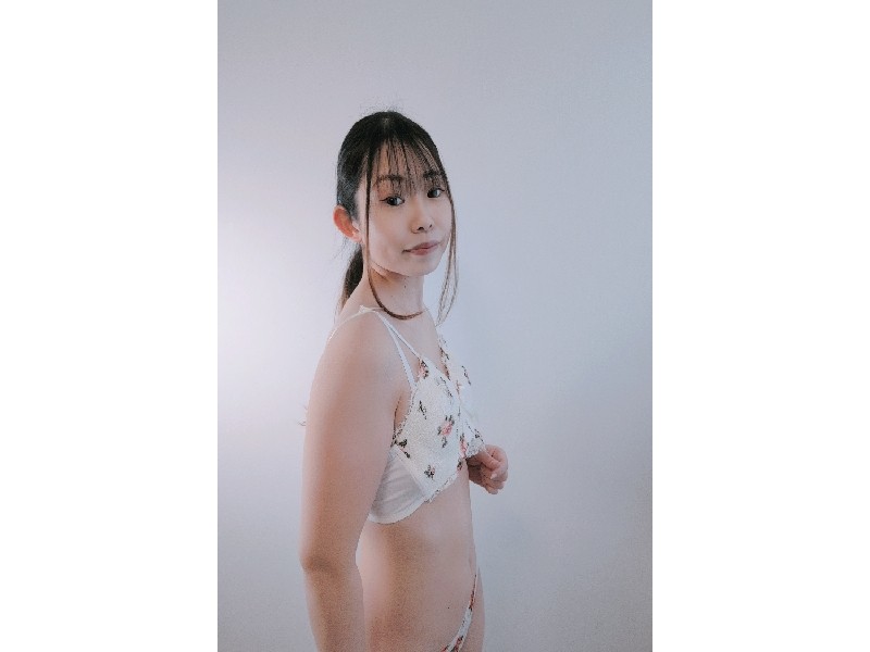 セクシーモデルともこ★の「花柄ブラ+パンツセット」