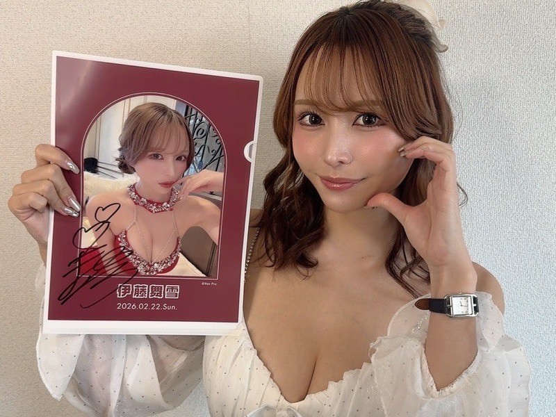 伊藤舞雪さん直筆サイン入りクリアファイルCD(その2)に色紙とチェキのオマケ付き