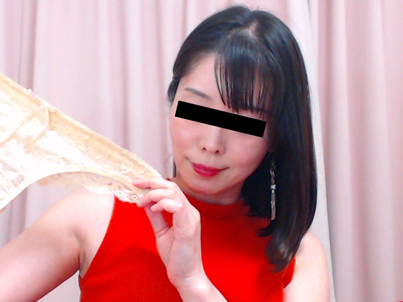「みお」のクリーム色Tバックパンティ！