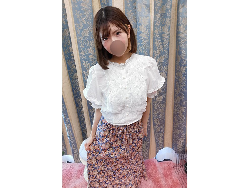 脱毛サロン勤務【あみちゃん】私物★白のトップスと花柄のスカートと写真