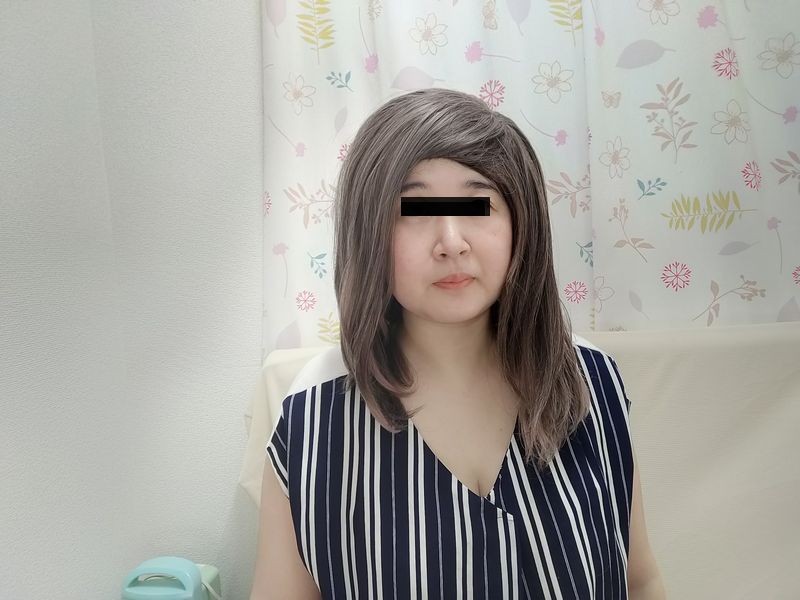 ◆美人妻あかねさん紺と白のストライプ柄トップス