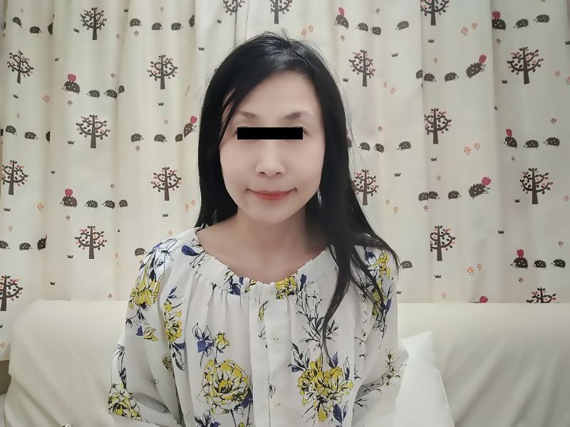 ◇エッチな人妻るる◆花柄トップスとスカート