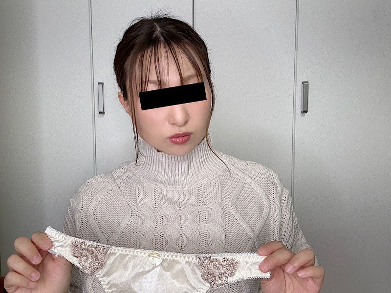 クールビューティゆなさんのタートルネックトップスとTバック