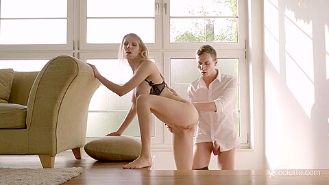 Huge Natural Breast Blonde Has First Time Anal - Florane Russell
