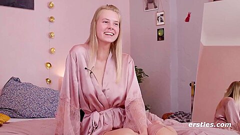 Die Blonde Jolien Spielt Gerne Fuiball Und Steht Auf Sexy Dessous - Teen 18+ Solo With German Blonde Chick