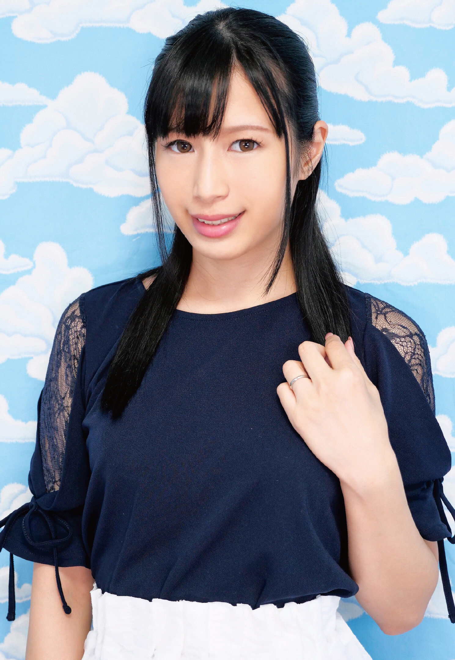 新宿で見つけた心優しい巨乳の人妻さん 童貞くんのオナニーのお手伝いのつもりがセックス練習ってことで素股していてヌルっと入って筆おろし！？ 中条カノン｜エロ動画・アダルトビデオ｜FANZA動画