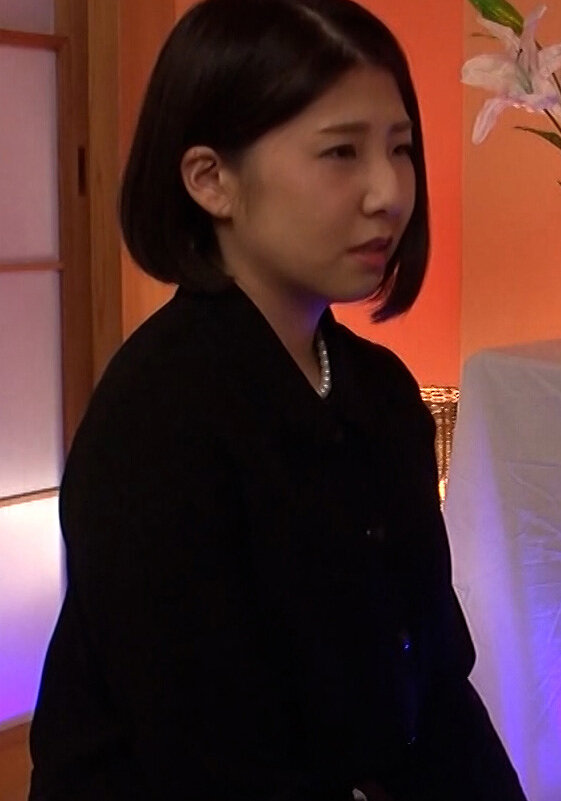 亡くなった夫の義理の童貞倅の筆おろし！遺影の前でイキまくる美しき未亡人の変態SEX！｜エロ動画・アダルトビデオ｜FANZA動画