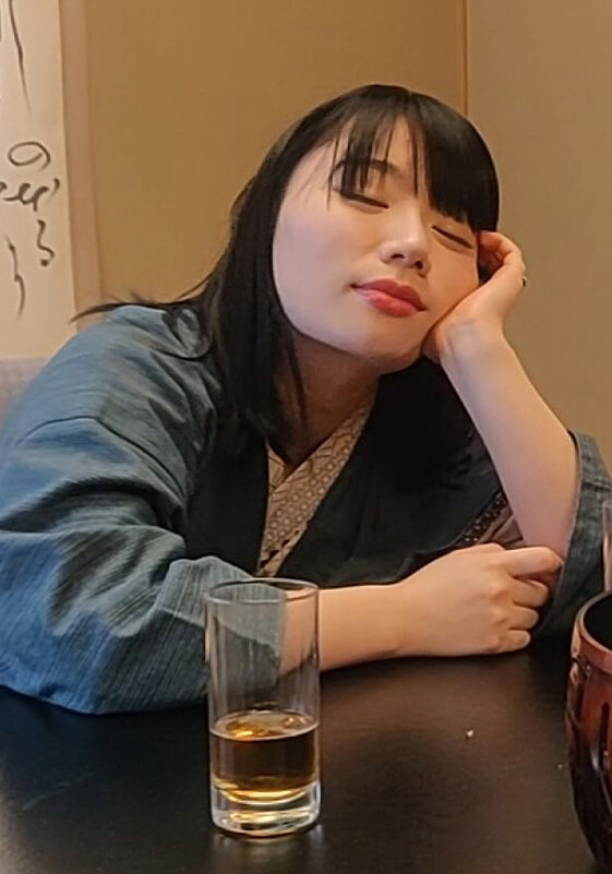 旅行先で心も身体も大解放！旅館のお部屋で浴衣も乱れる4Pセックス！