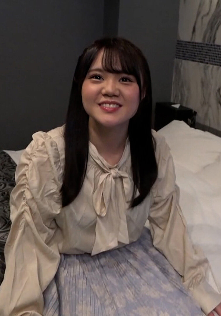 清楚な雰囲気の坂系乙女とラブホイン！セフレと裸エプロンで濃厚快楽中出しFUCK！