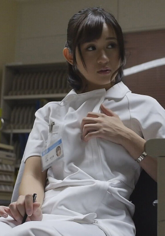 欲求不満な美人ナースの誘惑！患者さんのザーメンを抜いてあげるのもお仕事です！