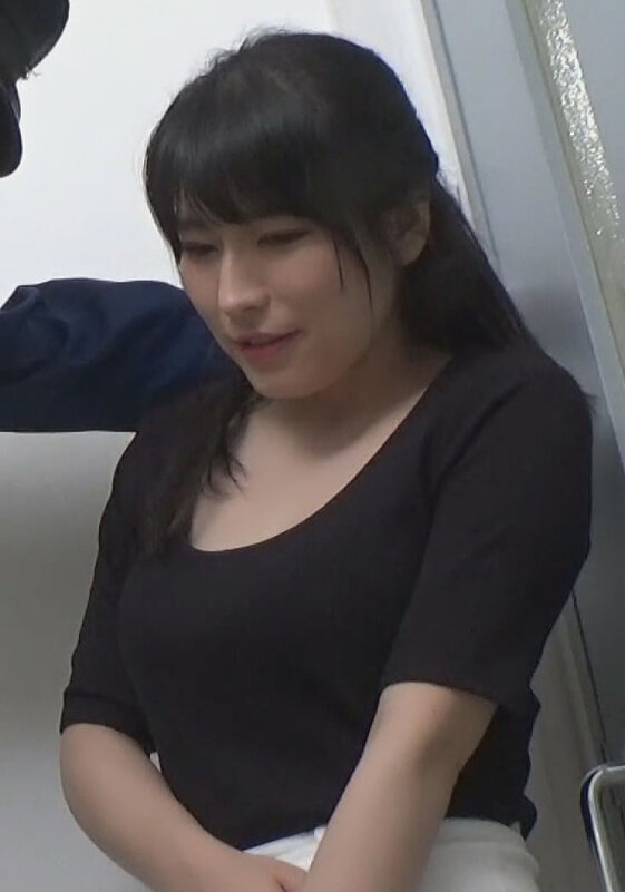 休日出勤の美人女性社員に降りかかる災難！一方的な思いを突きつける警備員！